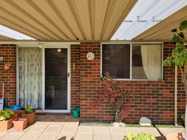 Perfect Home in Top Locale in Willetton. Enjoy the peace & serenity in this quiet pocket