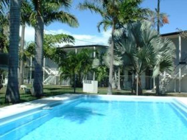 PERFECT INVESTMENT 17 x 2 brm units, prime location, walk to beach, 3 titles, 2,617m2, non strata, 1 owner. Astute Investors Owner retiring