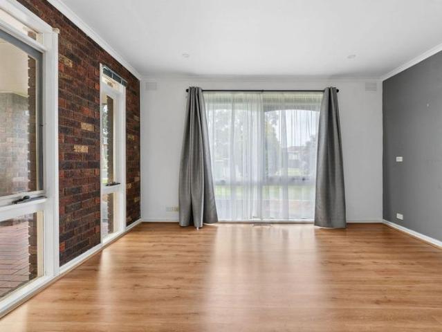 PERFECT LANGWARRIN PARK LOCATION