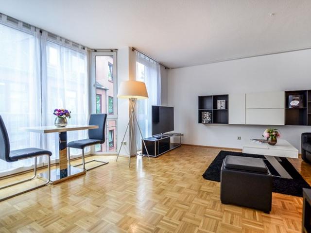 Perfect Living Stadtwohnung mit Balkon in Köln – zeitwohnen.de
