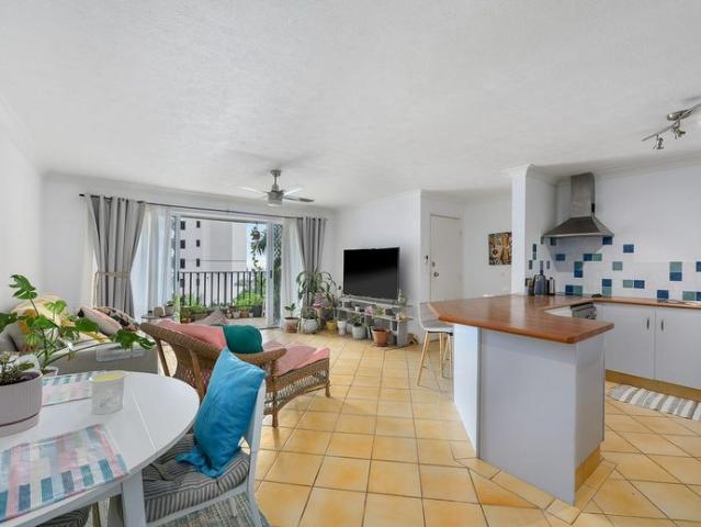 PERFECT LOCATION ON HIGHLY SOUGHT AFTER BURLEIGH HILL
