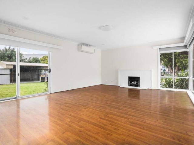PERFECT LOCATION | WALK TO SOUTHLAND | FAMILY HOME