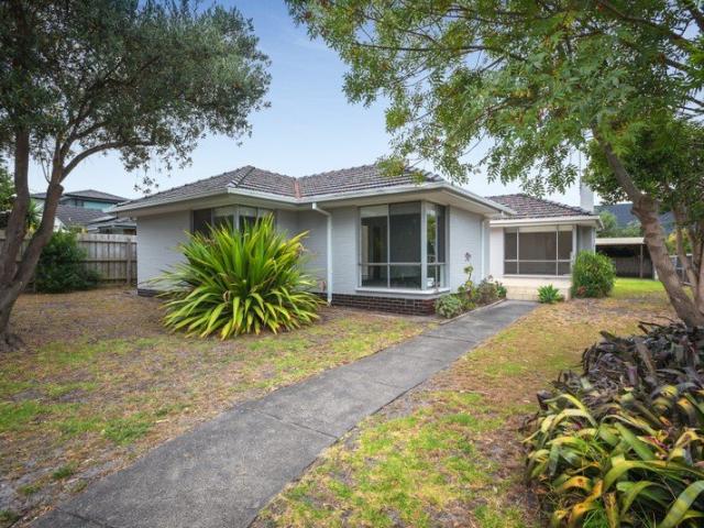 PERFECT LOCATION | WALK TO SOUTHLAND | FAMILY HOME