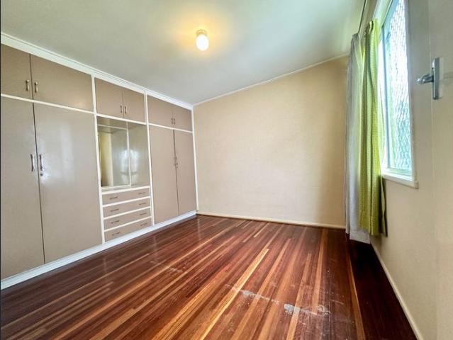 PERFECT LOCATION WALKING DISTANCE TO PUBLIC TRANSPORT, SHOPS AND ALL AMMENITIES