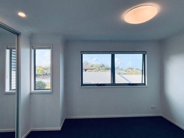 PERFECT LOCATION 10 YEARS NEW TOWNHOUSE
