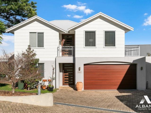 PERFECT LOCK & LEAVE, STYLISH TOWNHOUSE