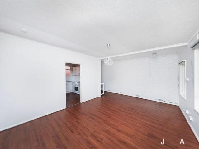 Perfect low maintenance unit in a great location