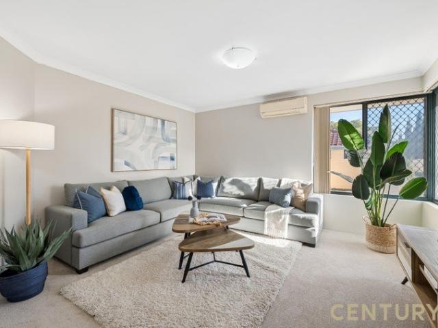 PERFECT LOW MAINTENANCE LIFESTYLE IN THE HEART OF CARLISLE!