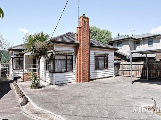 Perfect potential next to parkland