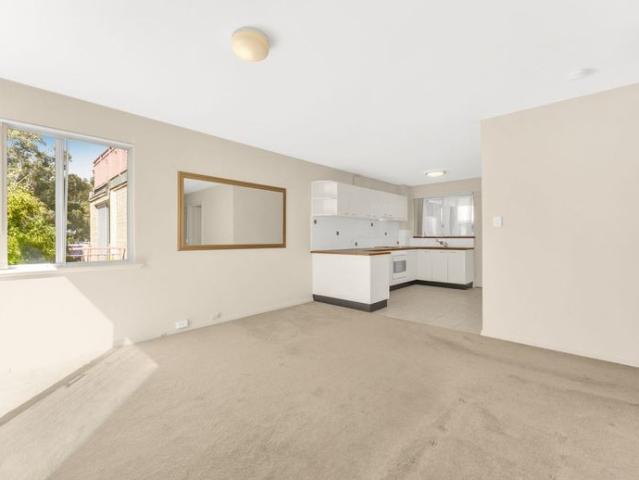 PERFECT RIVERFRONT LOCATION
