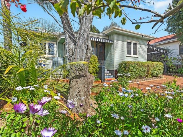 Perfect Starter DOUBLE SHED & Northern Views Over City!