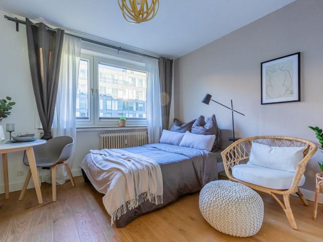 Perfect Studio Apartment in the CITY CENTER great for expats, Dusseldorf Amsterdam Apartments for Rent