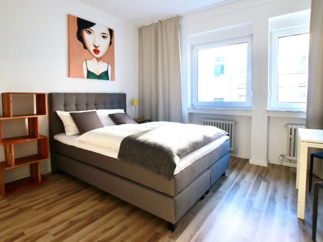 Perfect single apartment near Friesenplatz, Koln Amsterdam Apartments for Rent