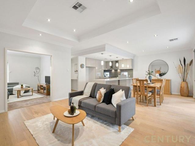 PERFECT SPACIOUS & LOW MAINTENANCE LIVING IN THE TOP END OF CARLISLE!
