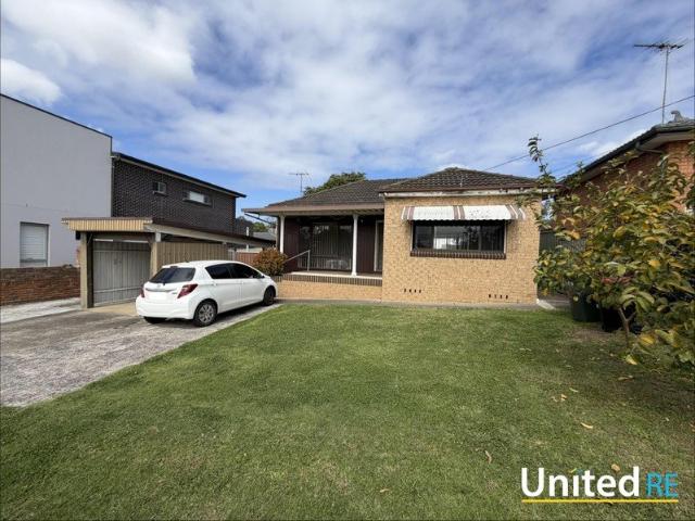 Perfect Three Bedroom House Buses at the Doorstep