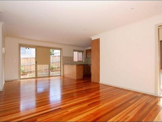 PERFECT TOWNHOUSE IN GREAT LOCATION