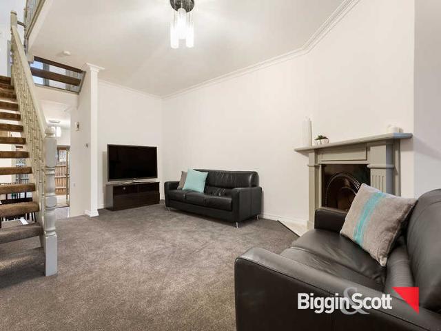 PERFECT TOWNHOUSE IN HEART OF RICHMOND