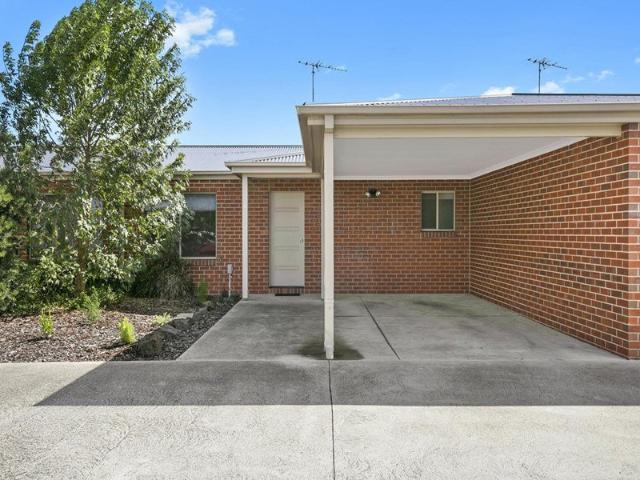 Perfect unit in quiet cul de sac