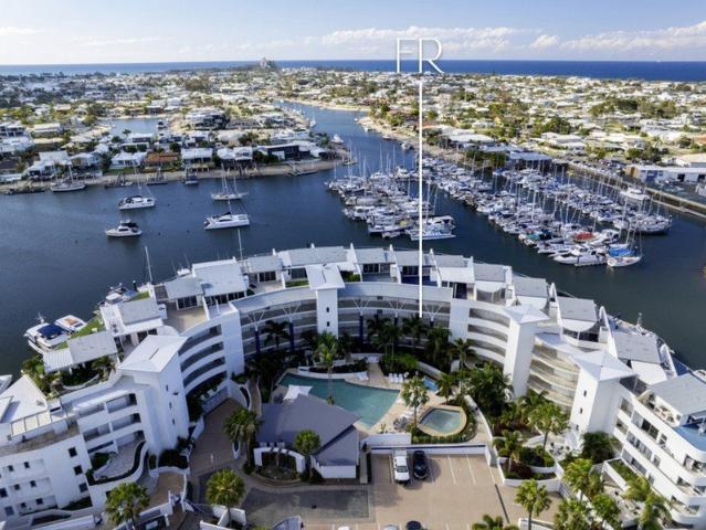 PERFECT WATERFRONT DOWNSIZER WITH RESORT STYLE LIVING