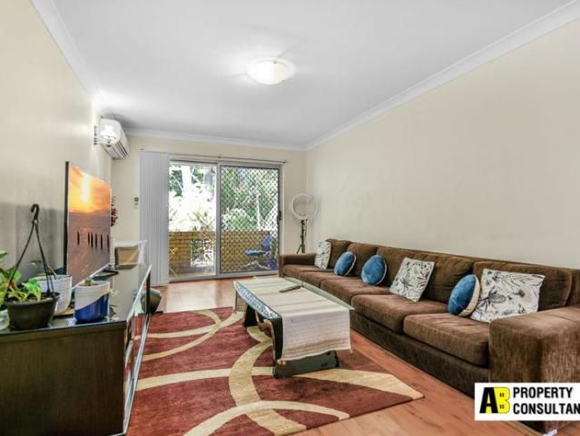 PERFECT 2 BEDROOM 1 BATHROOM WITH OVERSIZED GARAGE