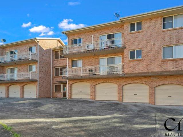Perfect 2 Bedroom Unit Near Macarthur Square!
