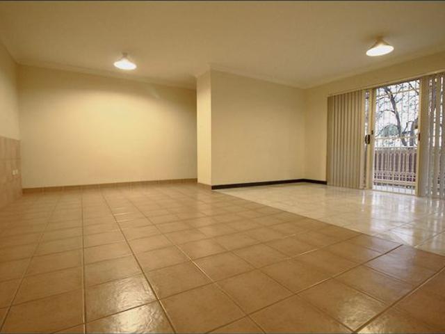 Perfect 2 Bedroom Unit Near Macarthur Square!