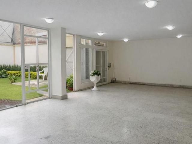 Perfecta Casa en Clavería: Amplia, Impecable y con Enorme Jardín