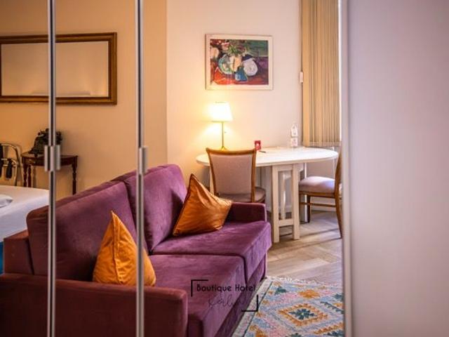 Perfectly central, Large studio in Berlin Charlottenburg