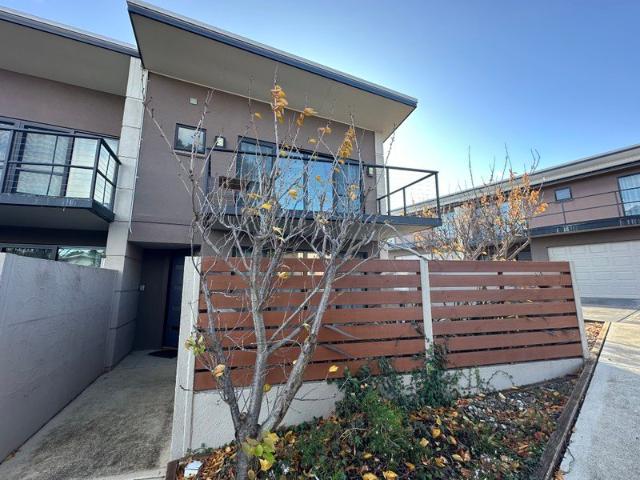 Perfectly Located 2 Bedroom Furnished Townhouse Available short or long term