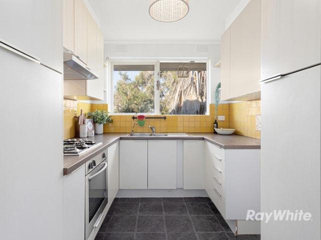 Perfectly Located 2 Bedroom Haven Near Caulfield Park