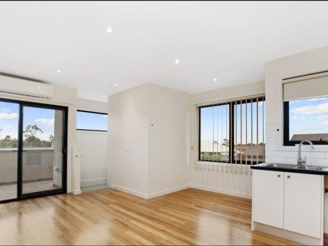Perfectly Located 2 Bedroom Townhouse