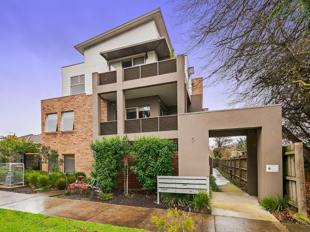 Perfectly located apartment. Available 07/11/2026 – Surreal Property Group