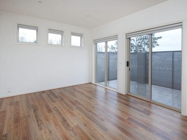 Perfectly located apartment. Available 07/11/2026
