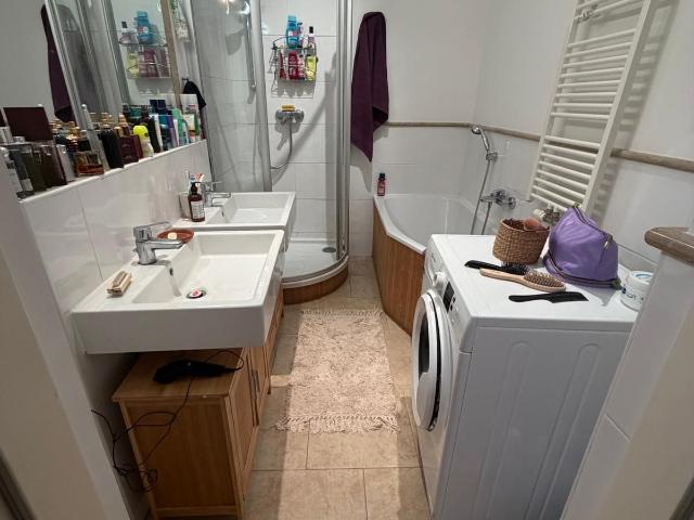 Perfectly located apartment in one of the best areas of vienna, everything near by and good connection!, Vienna Amsterdam Apartments for Rent