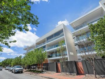 PERFECTLY LOCATED DESIGNER APARTMENT NORTH FACING