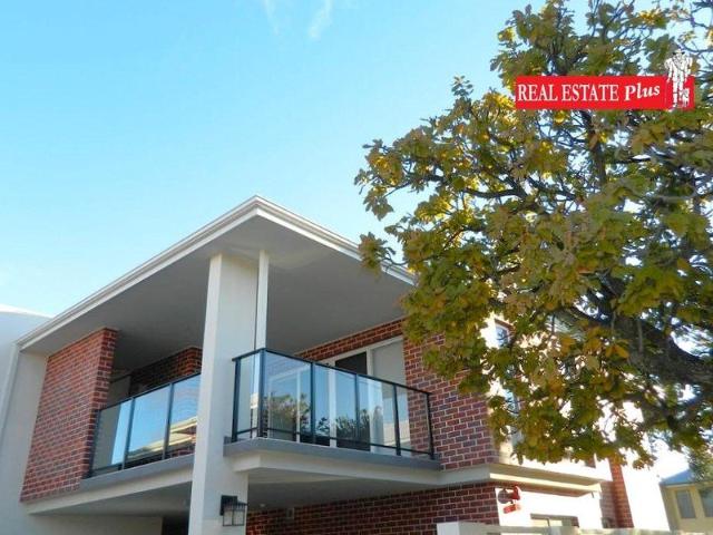 Perfectly Located Easy Living!