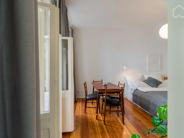 Perfectly located flat close to Tempelhofer Feld at Schillerkiez, with Balcony, Berlin Amsterdam Apartments for Rent