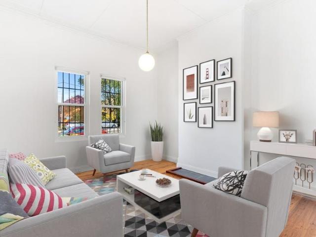 PERFECTLY LOCATED HALF HOUSE IN THE HEART OF ERSKINEVILLE