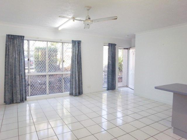Perfectly located in North Ward at the foot of Castle Hill