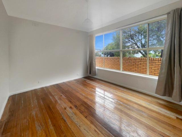 Perfectly Located Newtown Unit