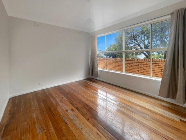 Perfectly Located Newtown Unit