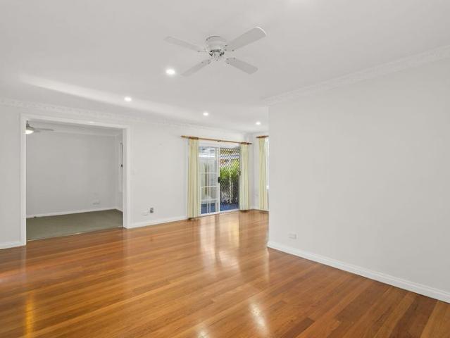 PERFECTLY LOCATED PRIVATE SANCTUARY!