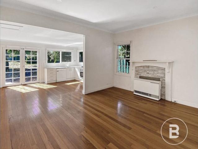 PERFECTLY SITUATED HOME 5 MINUTES FROM C.B.D