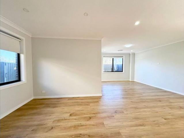 Perfectly Positioned 5 bedroom Family Home in Leppington leasing now