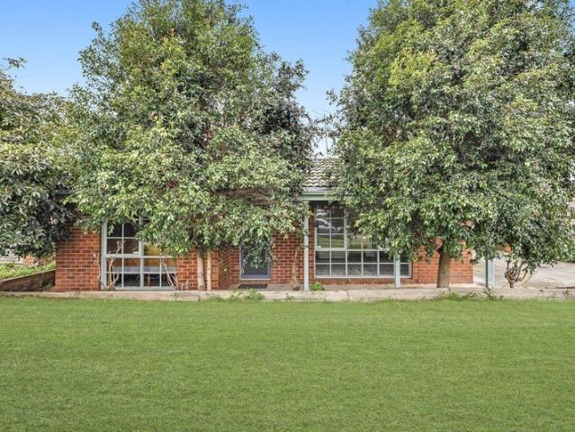 Perfectly Positioned Three Bedroom Unit!