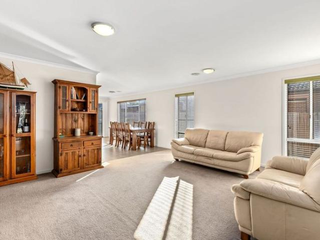 Perfectly Positioned to Shopping, Schools & Parks