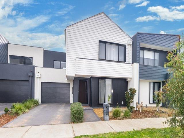 Perfectly Positioned Townhouse Living!