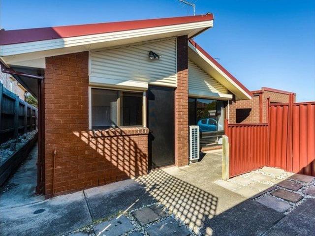 Perfectly Positioned Unit in the Heart of Coburg