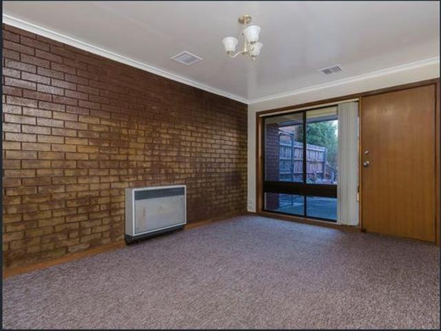 Perfectly Positioned Unit in the Heart of Coburg