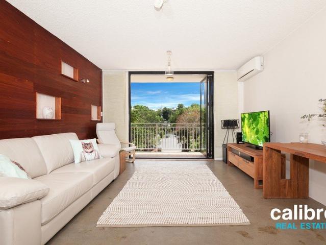 Perfectly Positioned Unit Unfurnished